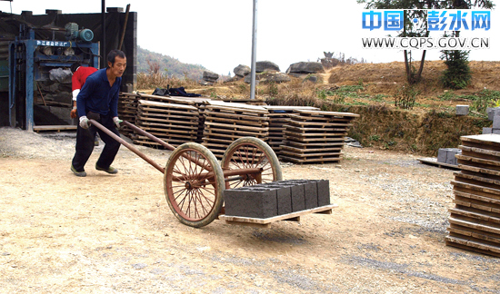 诸佛乡 机械创业生产致富忙-乡镇-中国·彭水网