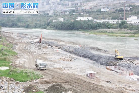 工业园区 采取有力措施加快河堤建设-时政-中国·彭水网