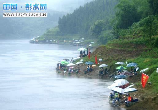 中国重庆第四届江河钓鱼大赛开钓--人民网·重